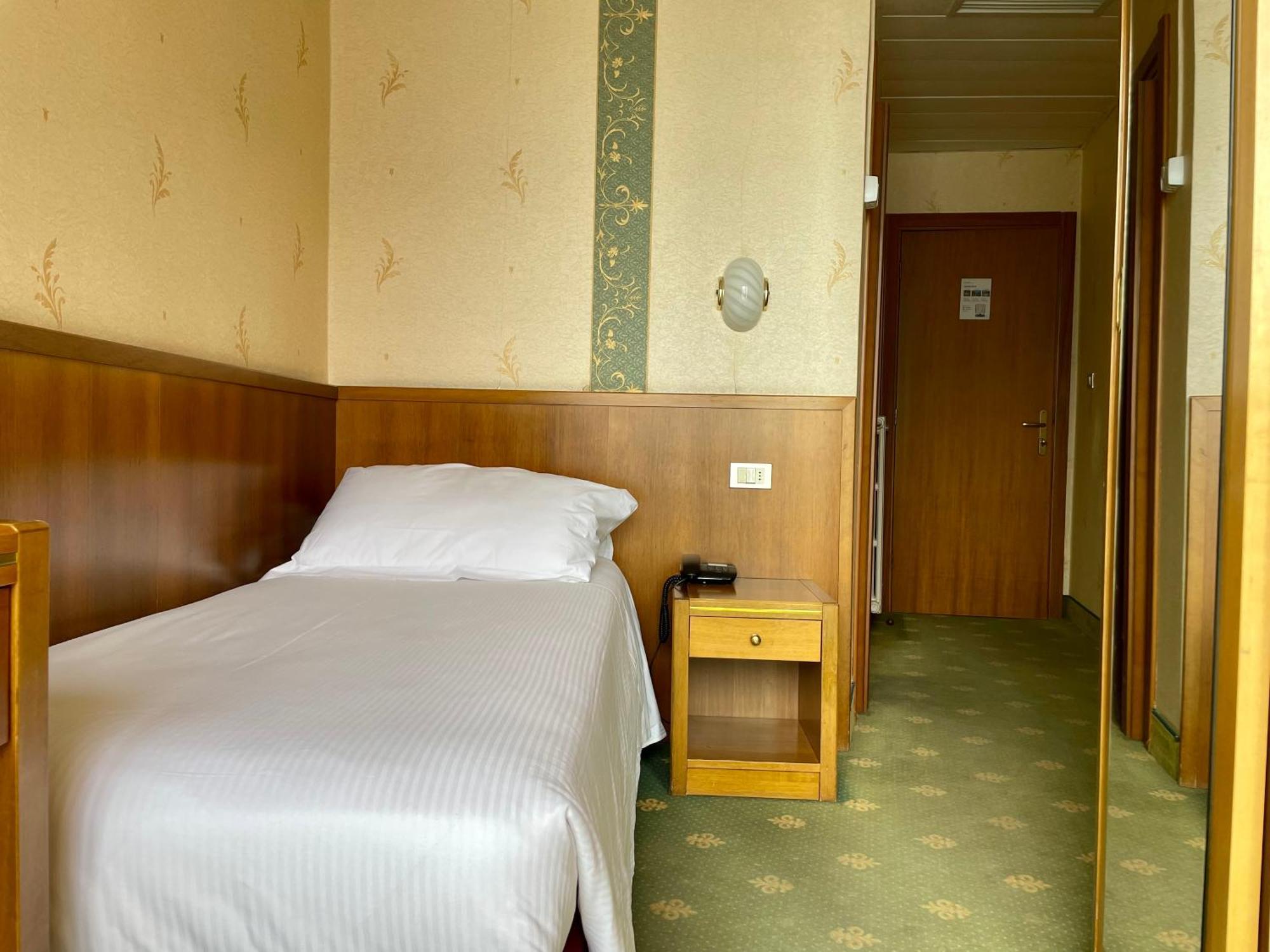 Hotel Splendid Palace Limone sul Garda Habitación foto